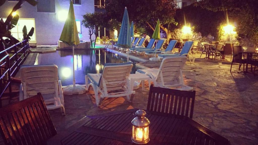 Parla Apart Hotel Чесме Екстериор снимка